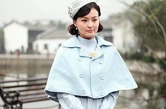 不久之后就获得了一个机会,出演了都市偶像剧《花季雨季》并获得了