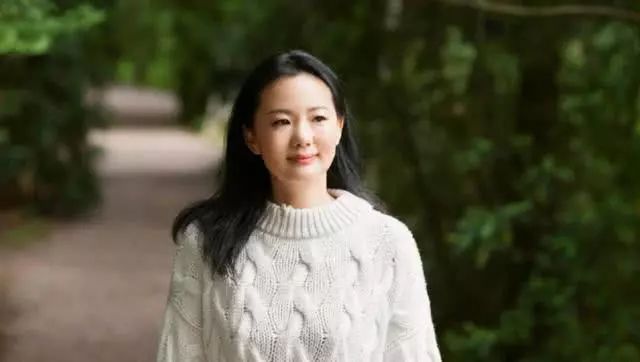 入行多年零绯闻演技精湛44岁靠配角大火低调二婚