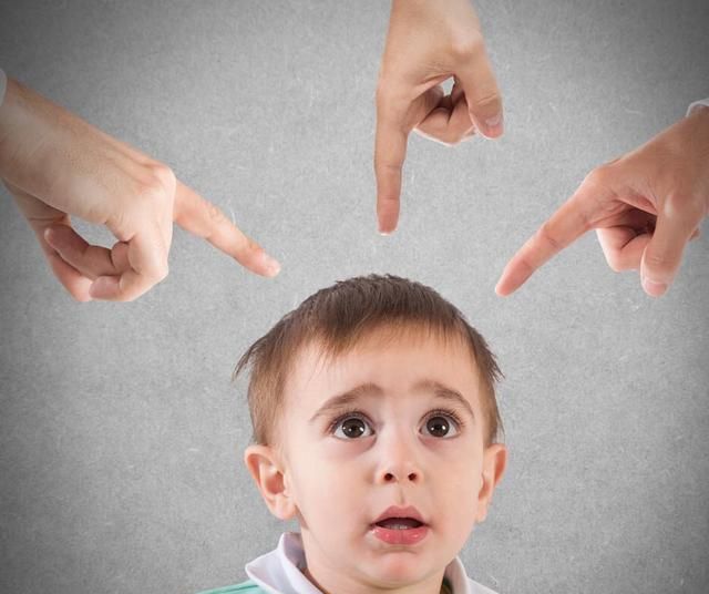 奇葩妈妈怂恿孩子涂鸦获点赞,在教育这件事上,规矩太多难成方圆休闲区蓝鸢梦想 - Www.slyday.coM