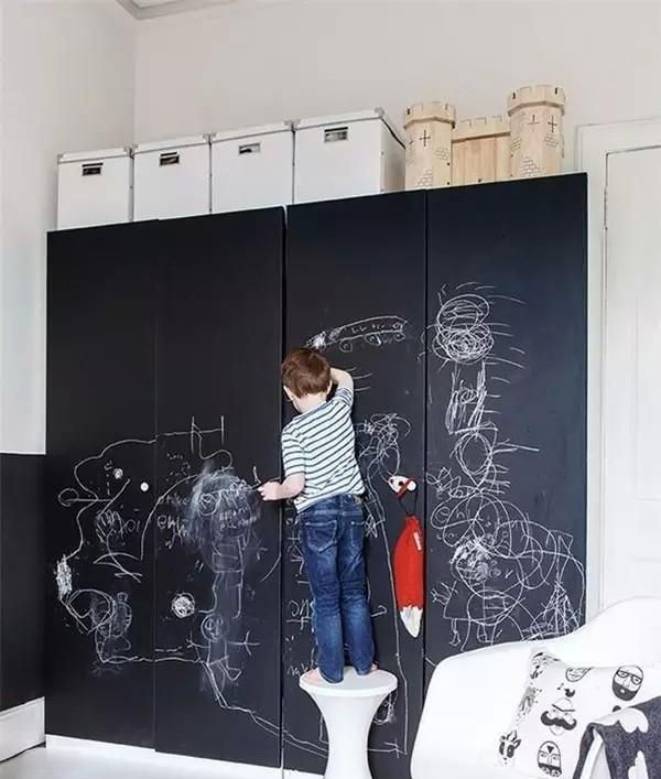 奇葩妈妈怂恿孩子涂鸦获点赞,在教育这件事上,规矩太多难成方圆休闲区蓝鸢梦想 - Www.slyday.coM