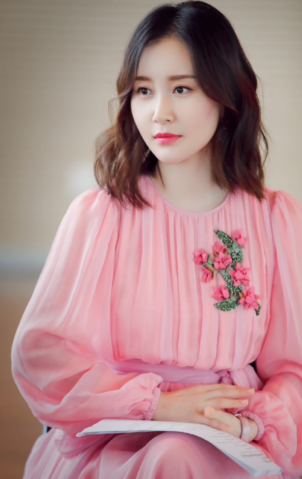 舒畅家中悠闲吃烤肉意外曝光豪宅内景一般人可买不起