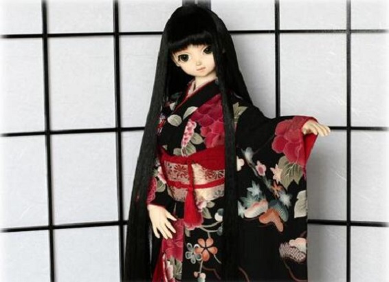 摆在妹妹骨灰盒旁的娃娃,在不断长头发|布娃娃|寺庙|阿菊_新浪新闻