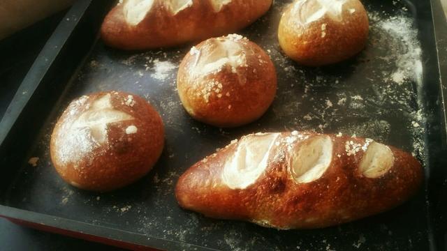 日式碱水小面包嚼劲十足一吃就爱上了