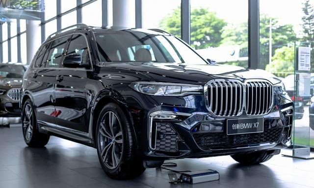 100万起售的宝马suv,搭3.0t l6动力,全系四驱,比奔驰gls还带劲