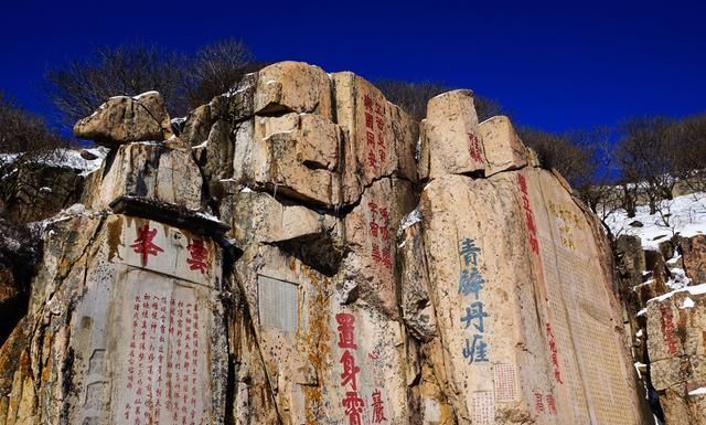 很宝贵,上面许多价值连城的石刻,青壁丹崖,置身霄汉,云峰,壁立万仞