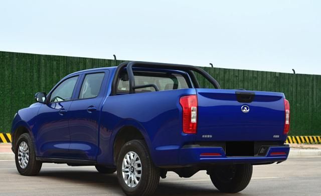 柴油版的长城皮卡车20t柴油发动机能拉货能越野性能强劲