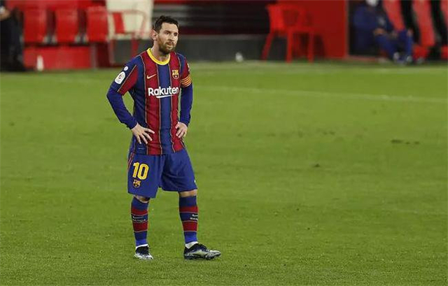 梅罗不是一档次?梅西0球0助攻叉腰叹息,仍比进球的c罗评分高