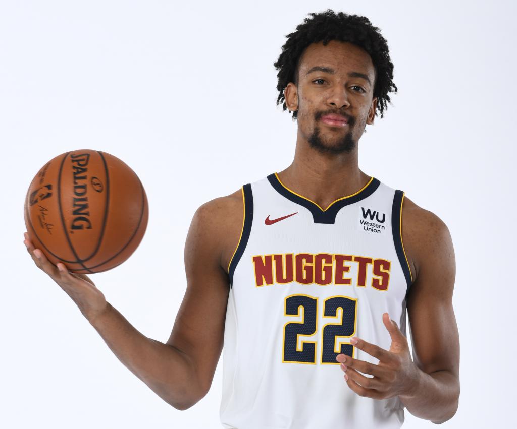 齐克-纳吉上赛季曾经在火箭队试训,之后在选秀大会上被掘金队选中,他