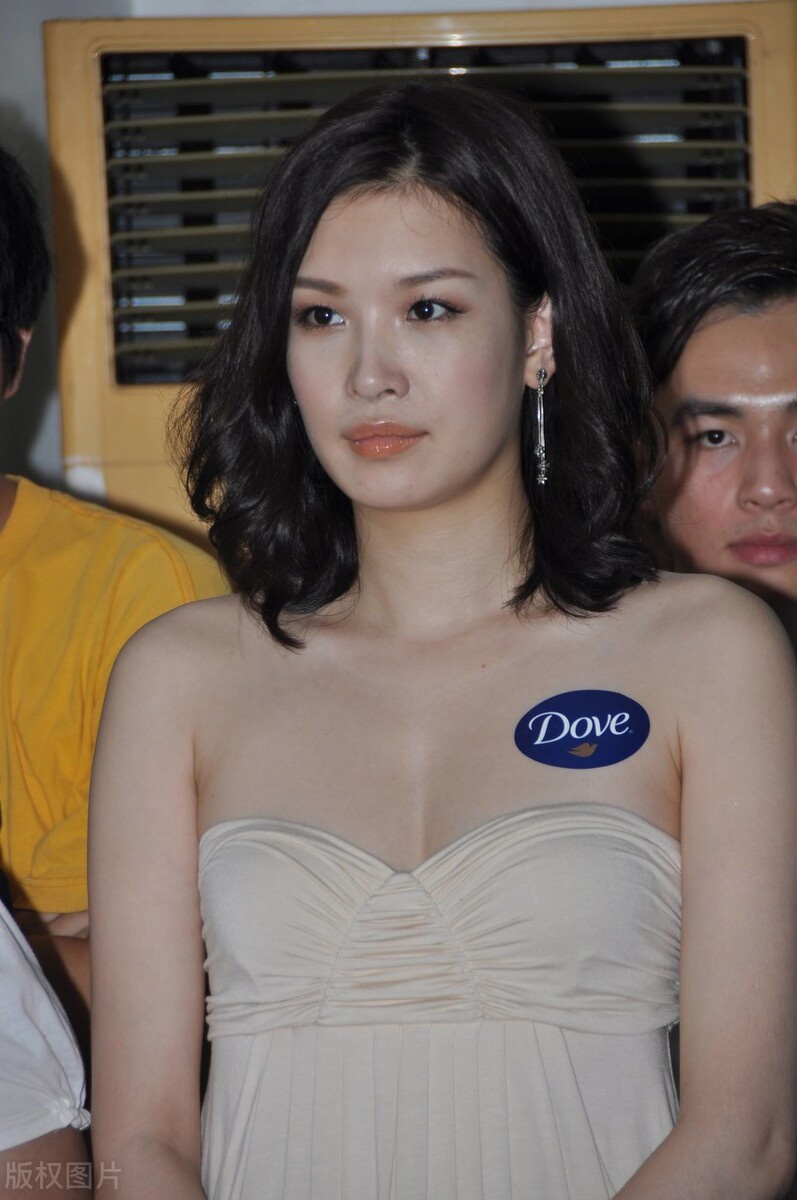 佟晨洁参加活动,真是漂亮极了 娶到她幸福了