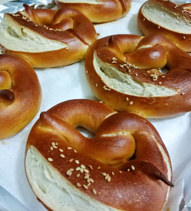 日式碱水小面包嚼劲十足一吃就爱上了