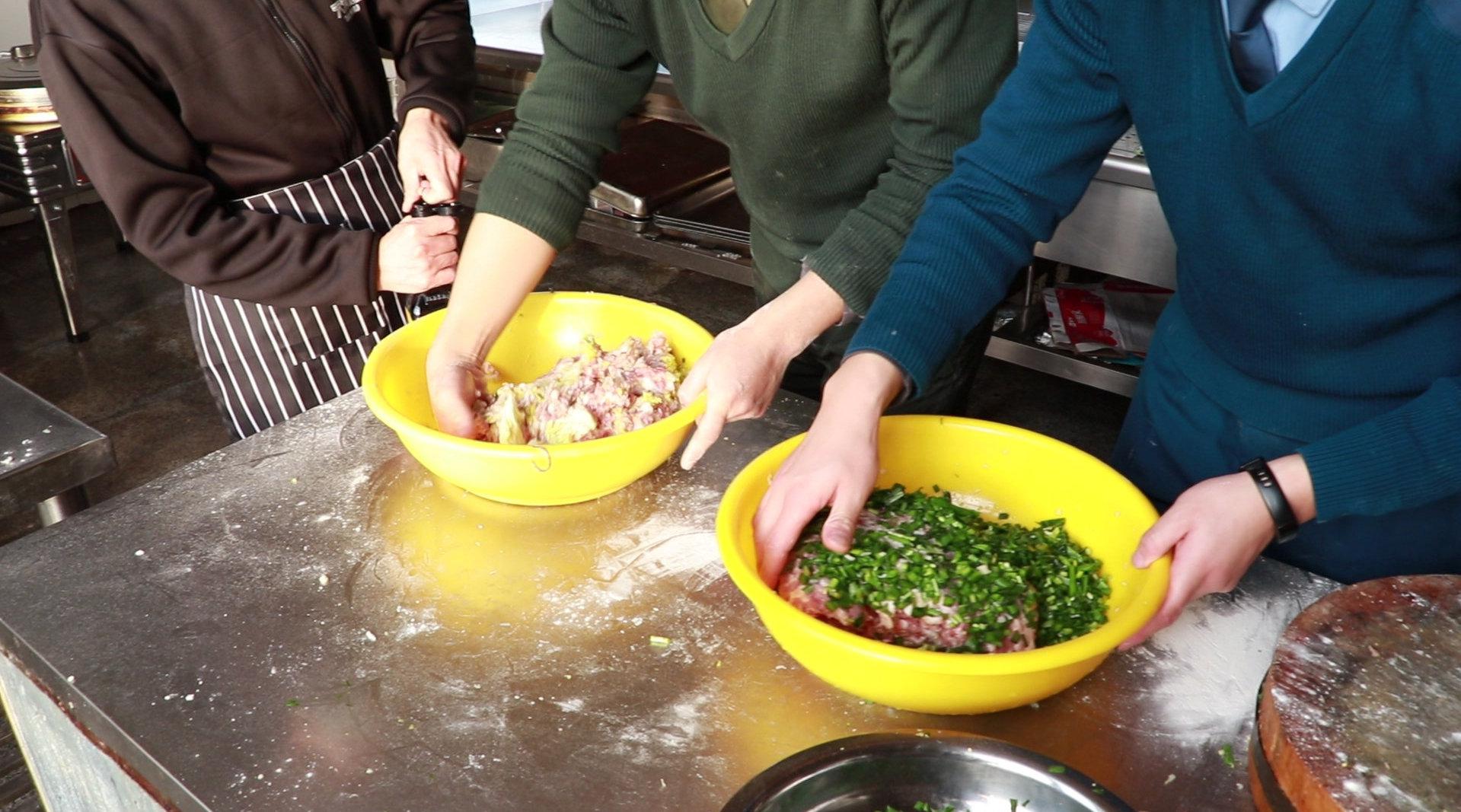 黄脸盆包饺子 ,陆军炮兵防空兵学院年夜饭不一般