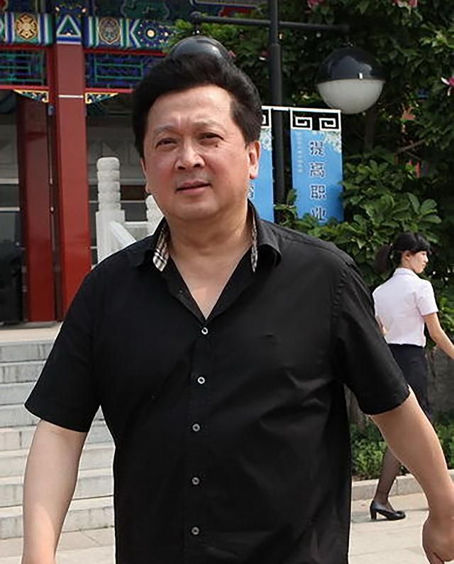 "歌坛巨匠"郁钧剑的行草品鉴,书法水平一流,圆润通透笔锋流畅