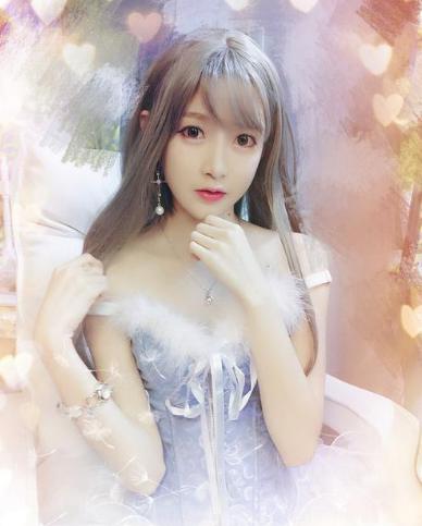 王羽杉晒美照庆祝粉丝破100万却因腿毛被嫌弃忘记修图了