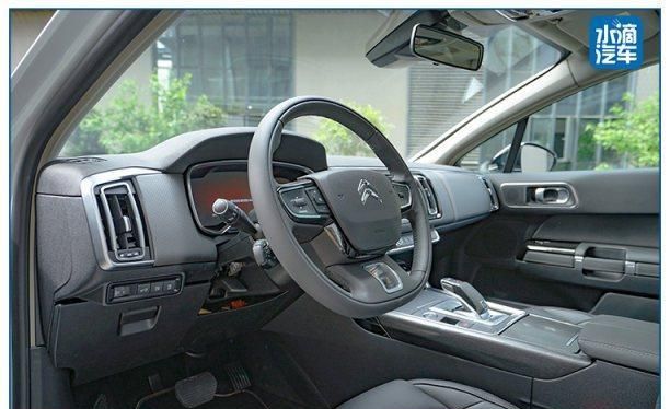 雪铁龙c6百年臻享版鉴赏第四期一板一眼的内饰设计