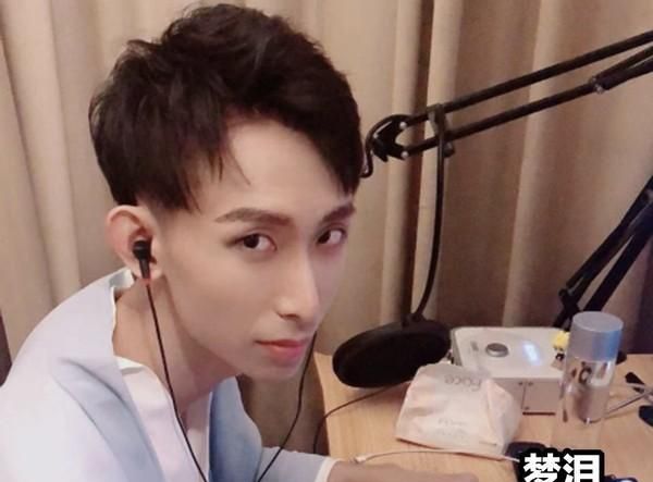 牛年限定上线后梦泪直播送现金红包粉丝一整套皮肤都够了