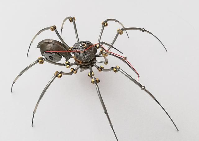 大多男生都会两眼放光艺术家用旧手表制成超酷的蒸汽朋克蜘蛛