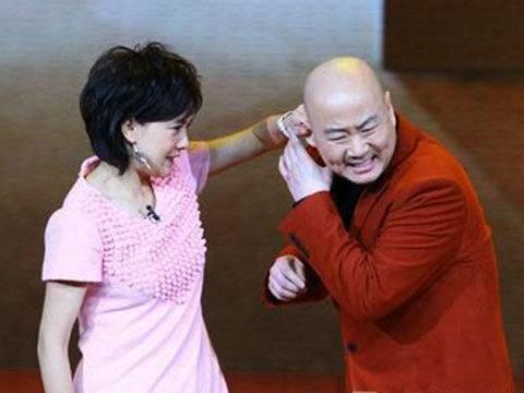 为节目喝11瓶水,男人生孩子引争议|郭冬临|春晚|小品_新浪新闻