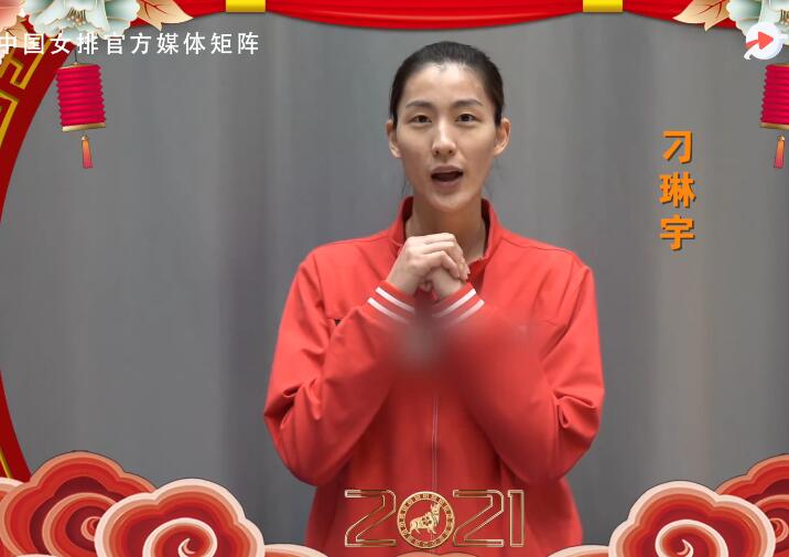 "丁霞不仅有祝福送上,手上还有动作.