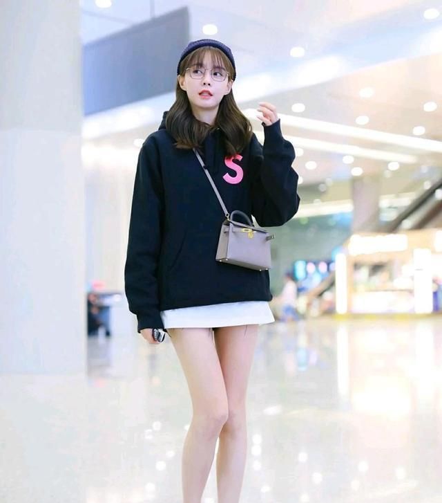 沈梦辰穿少女装清纯的让人眼前一亮不仅时尚还减龄