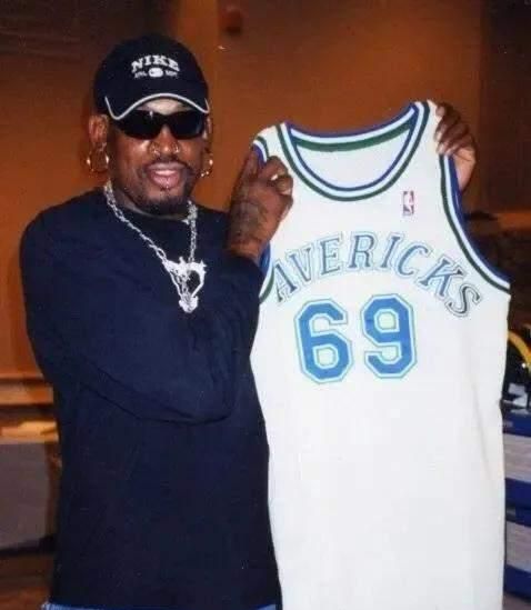 答球迷:罗德曼当年选择69号球衣时为什么会被nba联盟禁止?