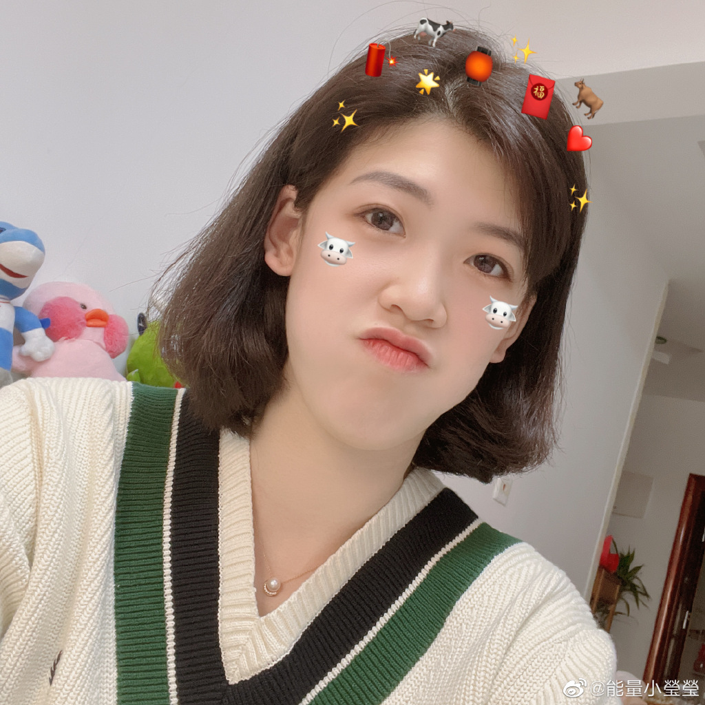 清秀!女排李盈莹晒自拍美照,21岁的她出落得亭亭玉立明艳动人