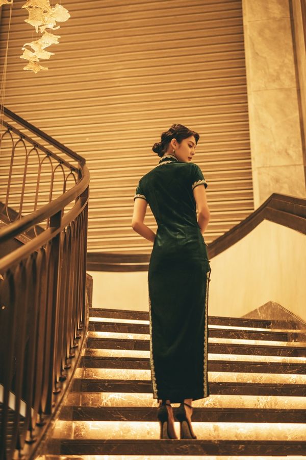 傅菁穿旗袍扮军阀太太高开叉剪裁真大胆女团身材惊艳了