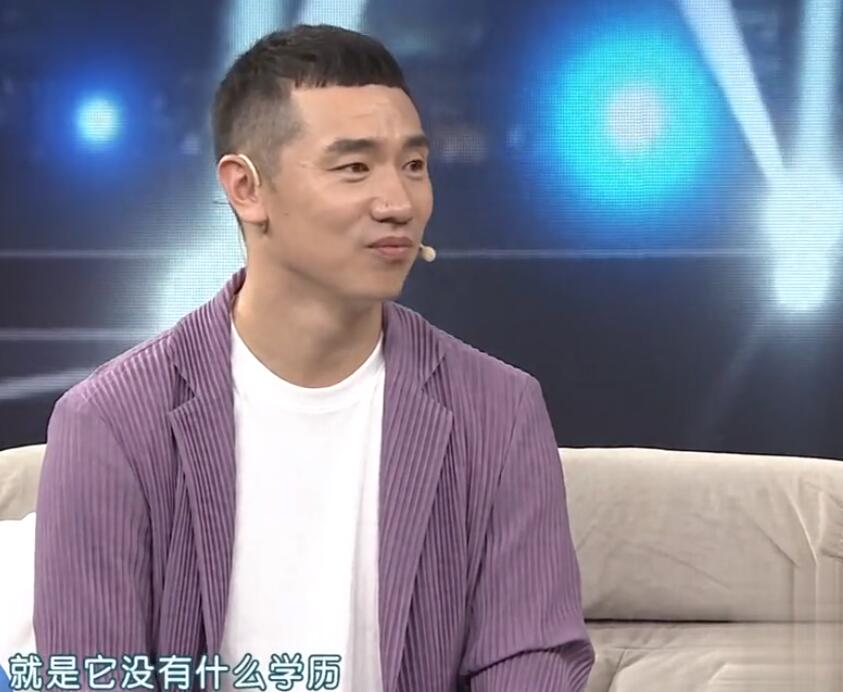 农村歌手王琪从广场舞火到央视春晚唱苦情歌的他其实当爹啦