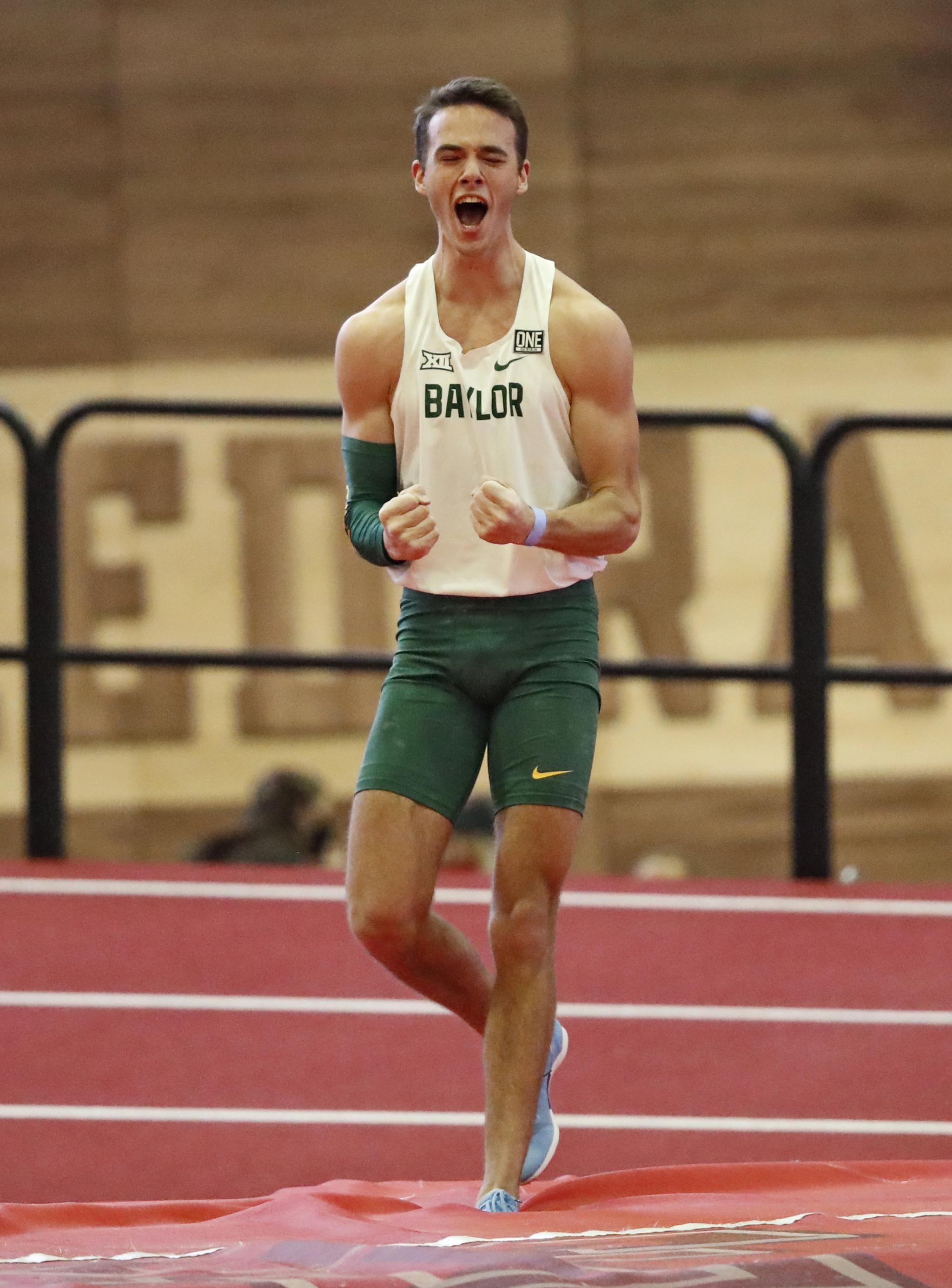 6米00!21岁美国田径天才出世 第三次打破纪录放奥运会可摘金