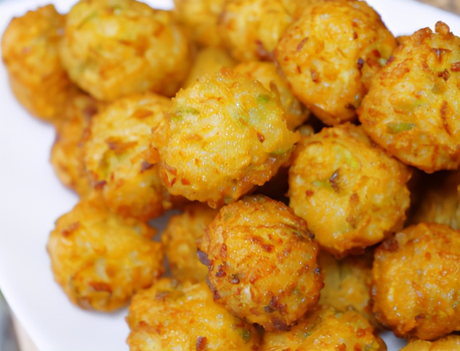 炸萝卜丸子时1个步骤不能少丸子外酥里嫩放凉了也不发硬