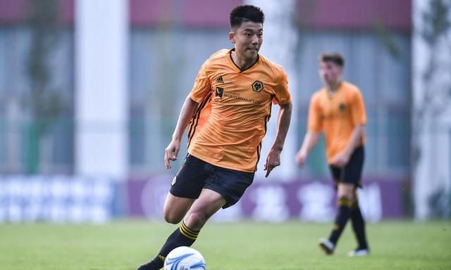 厉害英超传来消息国安球员出现在狼队为中超引援埋下伏笔