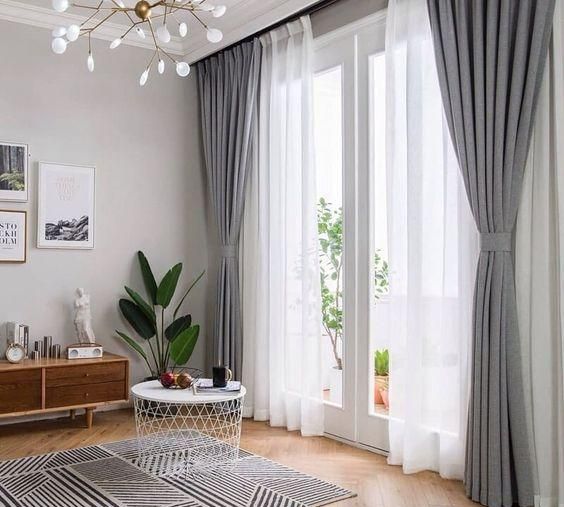 你想过没有,阳台纳入客厅后,窗帘挂在客厅,还是挂阳台更好呢?