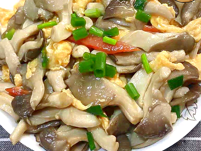 精致美食金玉满堂蒜苗炒千张平菇炒鸡蛋香脆藕夹肉的做法