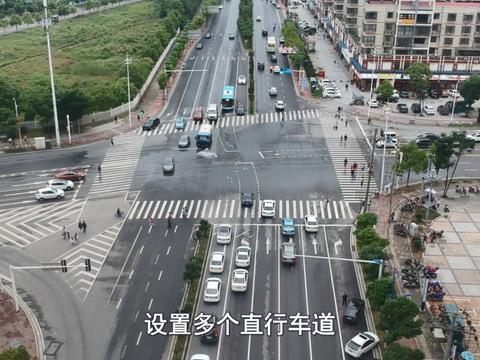 红绿灯路口直行选哪个车道最好?喵哥实车演示给你看