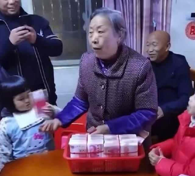 孩子的压岁钱该上交吗?不要错过教养机会,聪明妈妈有妙招休闲区蓝鸢梦想 - Www.slyday.coM 孩子的压岁钱该上交吗?不要错过教养机会,聪明妈妈有妙招休闲区蓝鸢梦想 - Www.slyday.coM