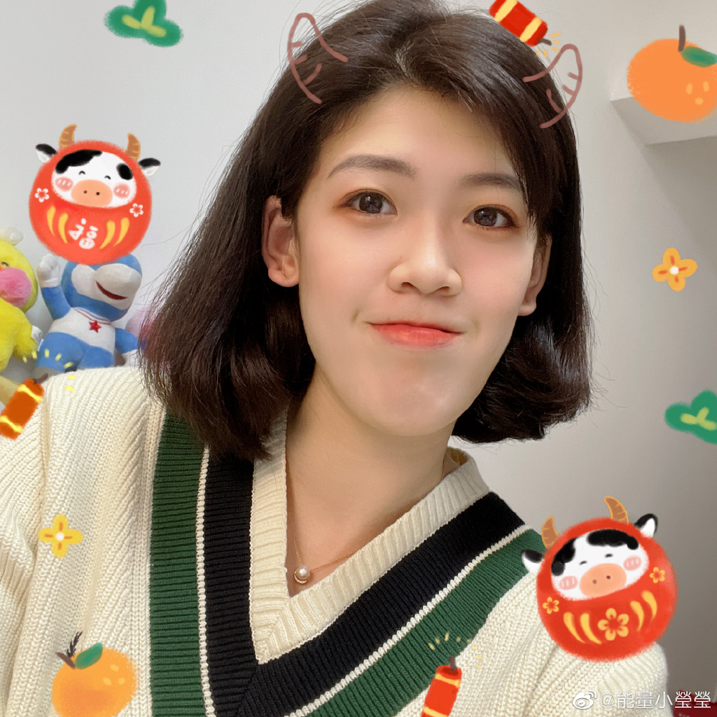 清秀!女排李盈莹晒自拍美照,21岁的她出落得亭亭玉立明艳动人