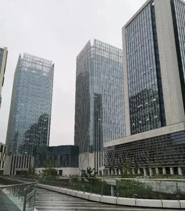 网友:期待唐山天际线的形成!