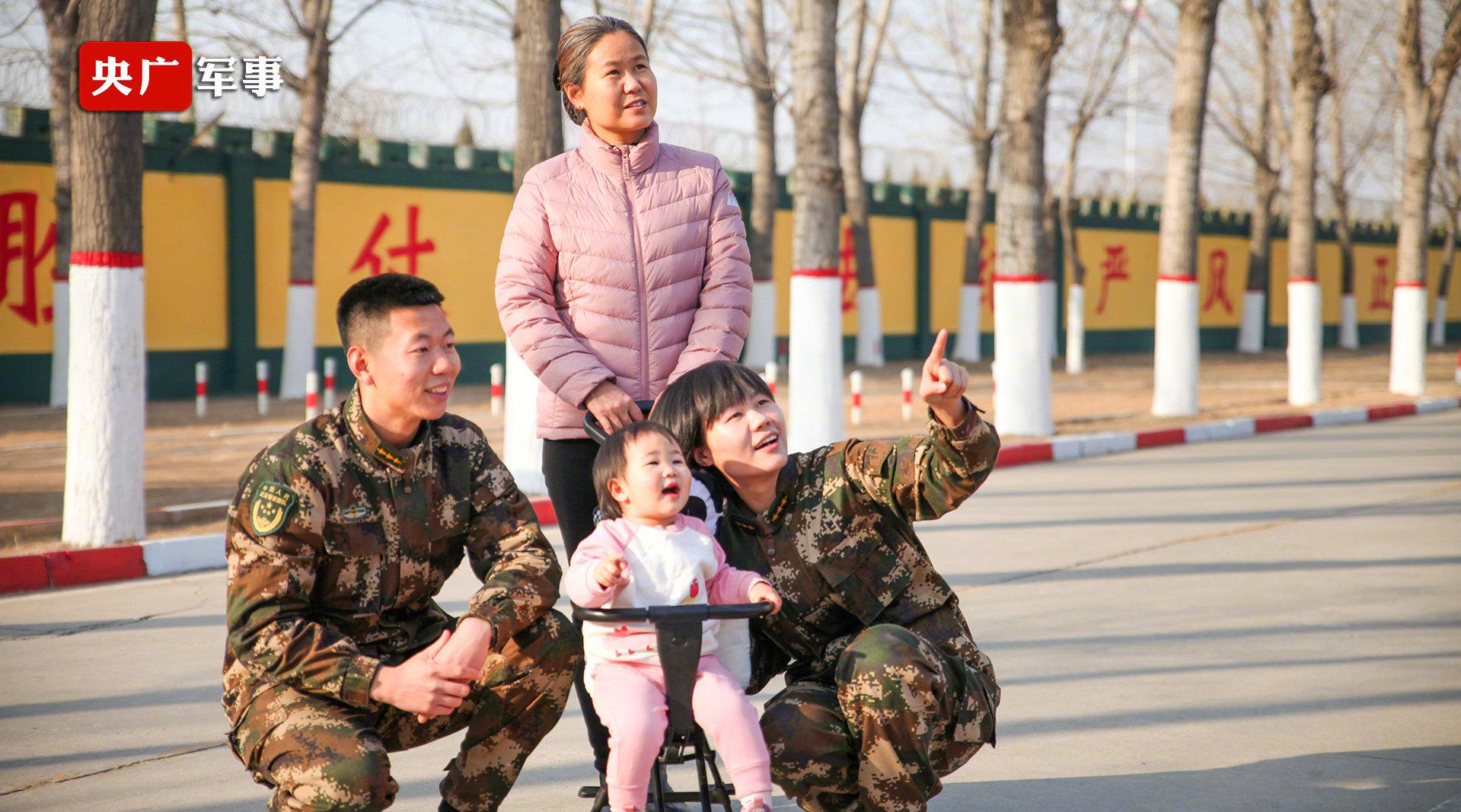 双军人家庭的春节在战位守万家团圆