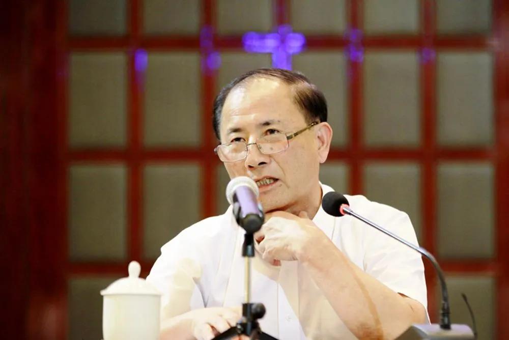 现任华峰集团有限公司董事,上海华峰普恩聚氨酯有限公司董事长,浙江