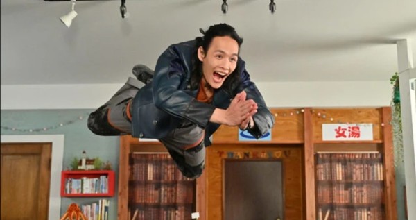 假面骑士圣刃主角太难了飞羽真又重伤大秦寺先生变谐星