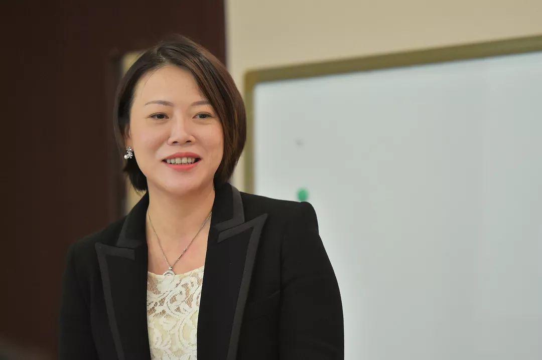 又一女富豪崛起,23岁"仓促"继承父业,如今35岁掌管8700亿资本