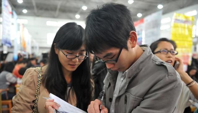 花重金出国留学,部分海归半年找不到工作,"洋学历"不香了?