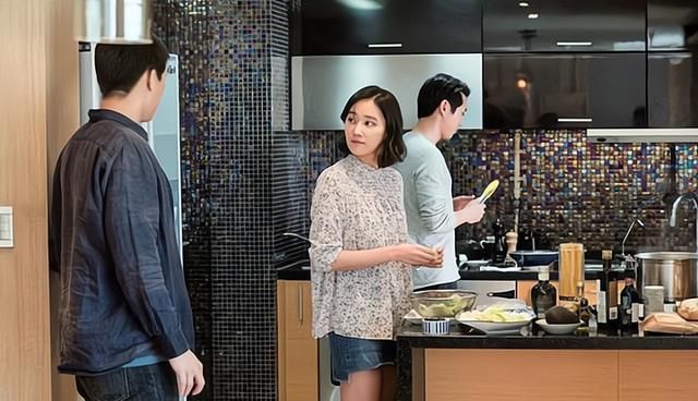 大年初三家族聚会,老公在亲戚面前显威,妻子不动声色却赢得彻底|田晓