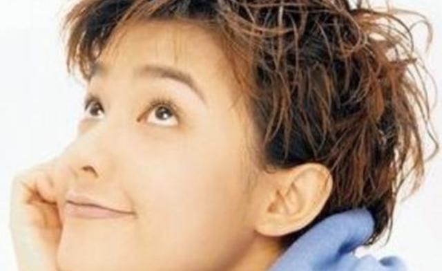 她打过唇钉,纹过花臂,43岁仍未婚,以前的"乖乖女"到底怎么了|范晓萱