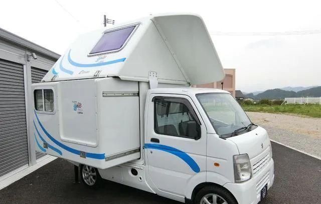 长仅3.3米的铃木房车,带2张床睡下3口人,还是四驱