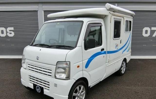 长仅3.3米的铃木房车,带2张床睡下3口人,还是四驱