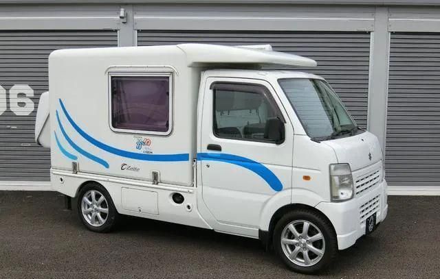 长仅3.3米的铃木房车,带2张床睡下3口人,还是四驱