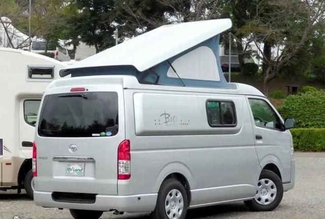 丰田这款小房车太可爱高度2米还能住5口自动挡日常开也便利