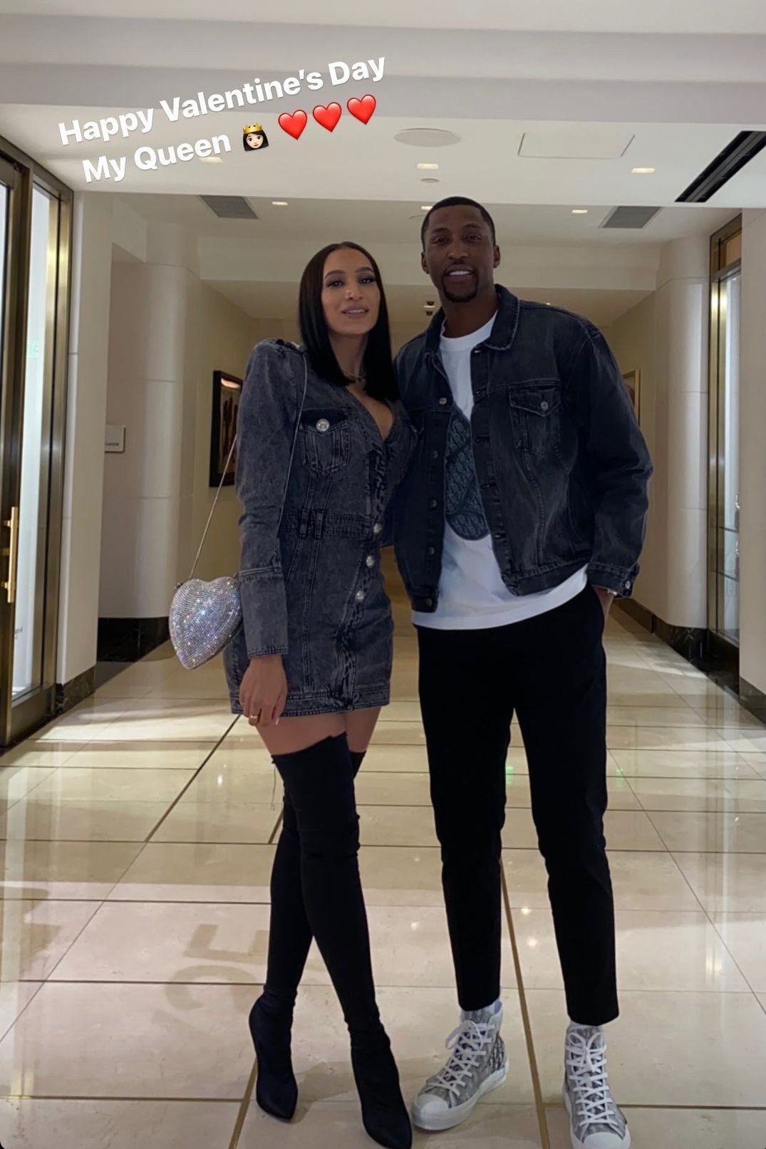 湖人球员情人节秀恩爱!詹姆斯贴出甜蜜合影,浓眉罕见晒娇妻爱女