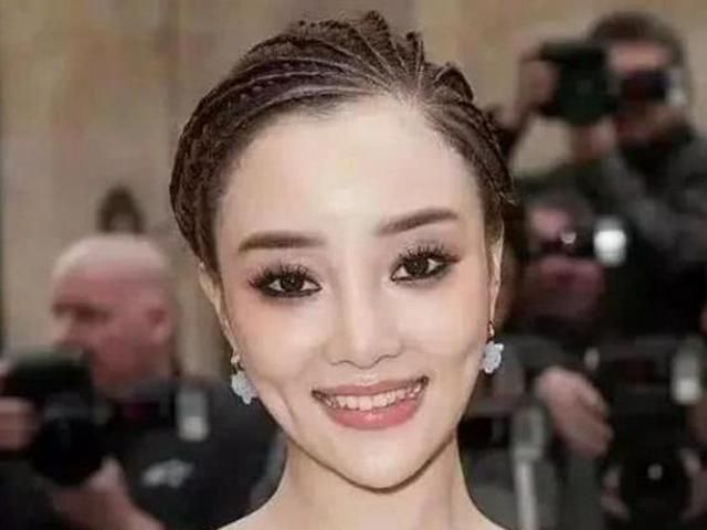 看了女星们的未p图,猛地发现,修图师太厉害了,简直磨皮割肉啊