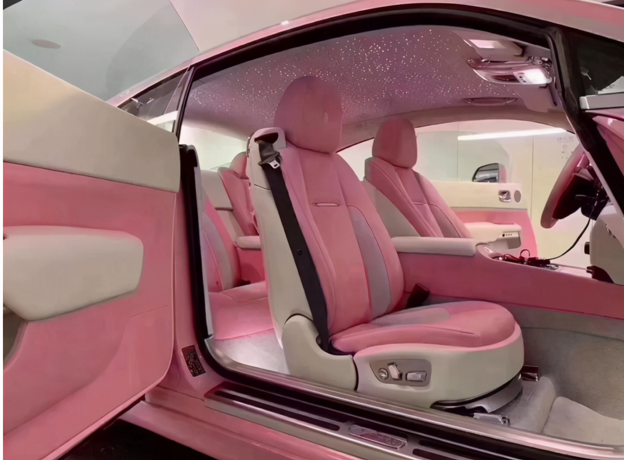 白富美定制粉色劳斯莱斯全球仅4台内饰粉嫩让人眼花